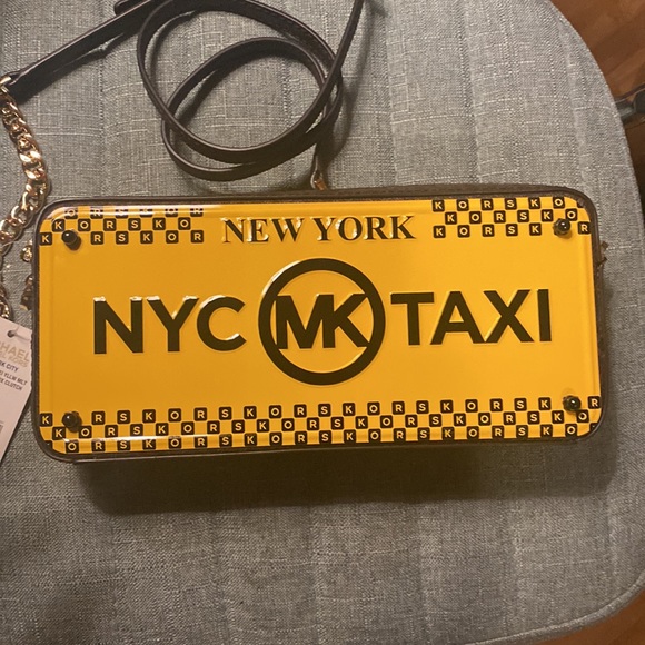 Michael Kors NYC license plate crossbody NWT - Picture 3 of 12